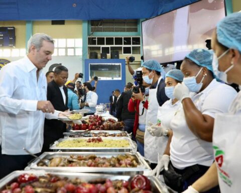 Abinader anuncia entrega tarjeta Bono Navideño de RD$1,500