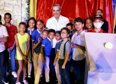 Abinader inaugura “Villa Navidad” para el entretenimiento de la familia dominicana