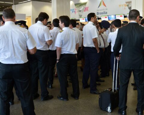 Aeronauts approve company proposal and end strike