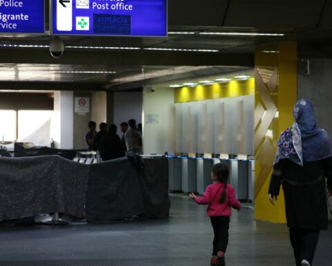 Afghans at Guarulhos airport test positive for covid-19