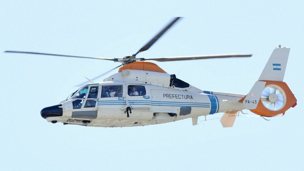 After not being able to advance on land, the Argentine National Team greeted from helicopters