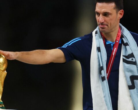 After third World Cup, Scaloni keeps doors open to Messi for 2026