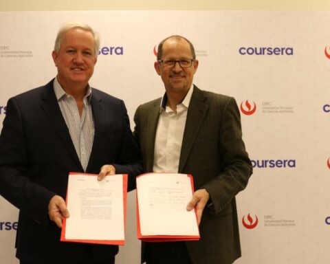 Agreement between the UPC and Coursera will benefit 50 thousand Peruvian professional students and graduates