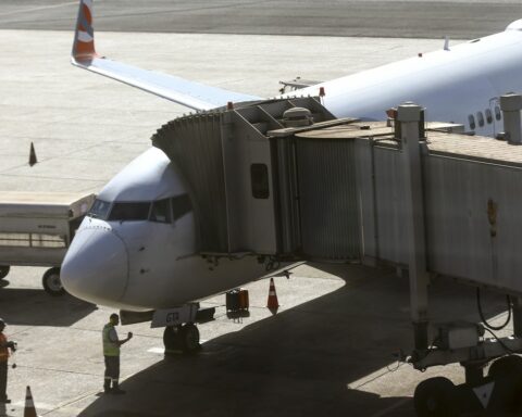 Airports and highways with intense movement this Saturday