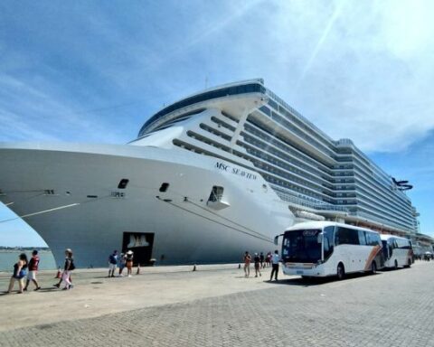 Almost 6,000 people arrived in Montevideo on three cruise ships