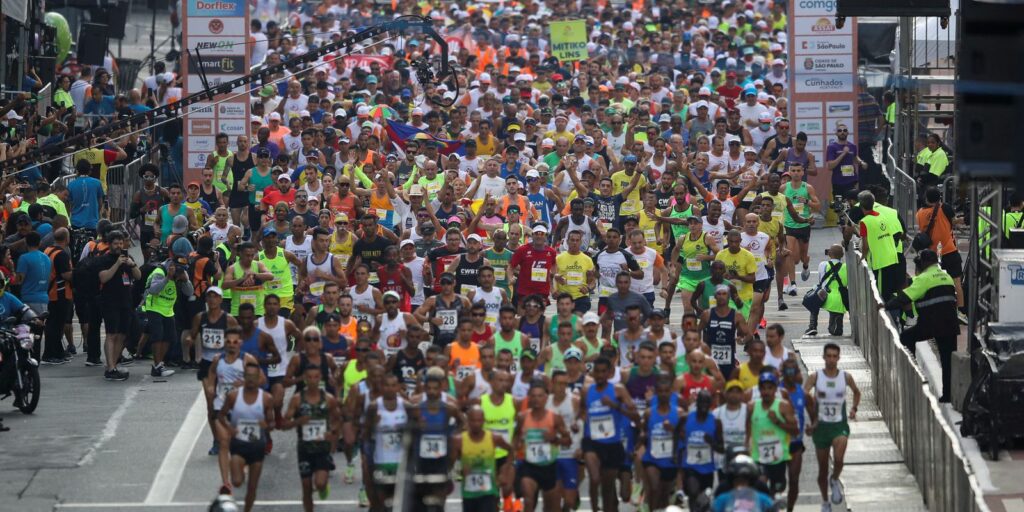 Amateur runners get emotional at São Silvestre, in São Paulo