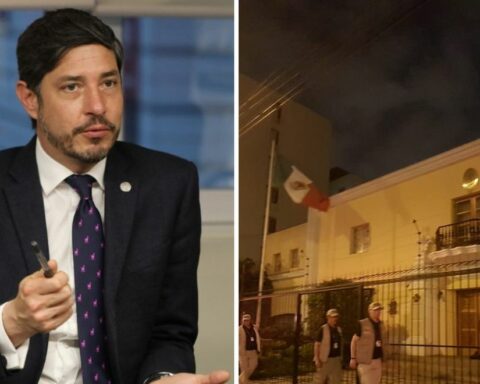Ambassador of Mexico leaves diplomatic premises and withdraws from Peru