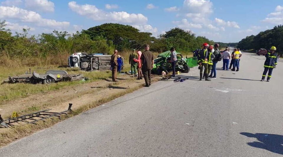 An accident leaves three dead and ten injured in central Cuba