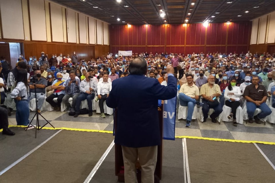 Andrés Velásquez presented his government proposal as a primary candidate