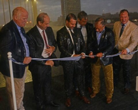 Approval of Lacalle Pou plummets and stands at 39%