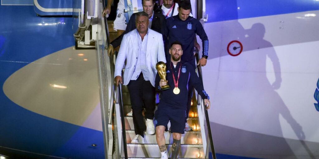 Argentina, Messi and the World Cup land in Buenos Aires