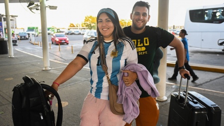 Argentine fans filled the plane that left for Qatar to encourage the National Team