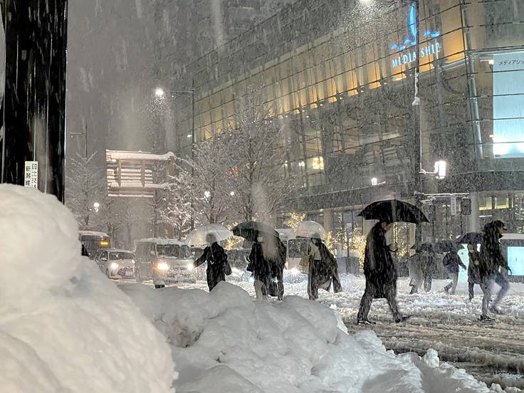 La nieve cae en Niigata (Japón) (Photo by JIJI Press / AFP) / Japan OUT (Photo by STR/JIJI Press/AFP via Getty Images) / STR