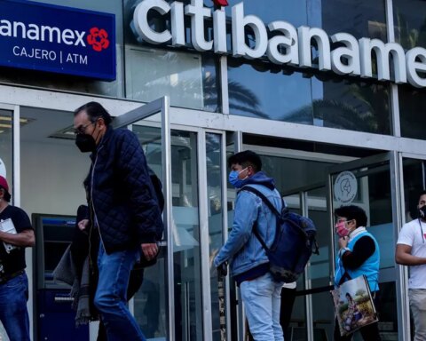 Banamex can recover clients with its new owner