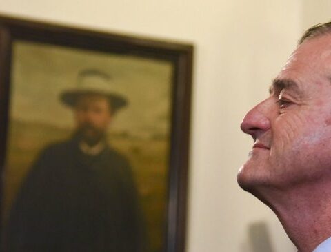 Based on a private report and dismissing three inmates, the ruling party determined that Manini Ríos is not a settler