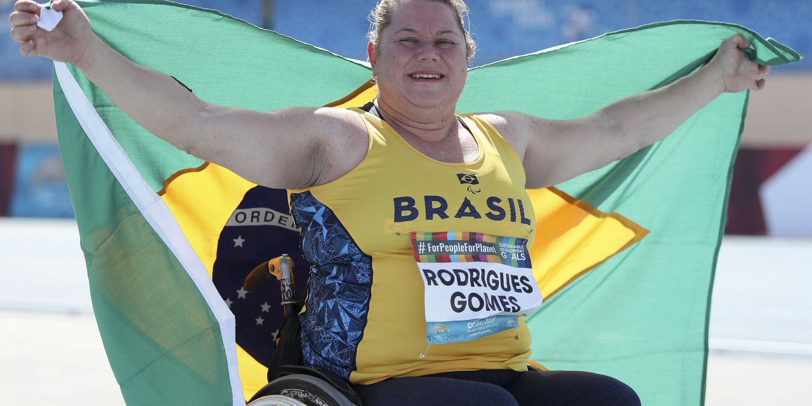 Beth Gomes surpasses herself and renews record in the shot put