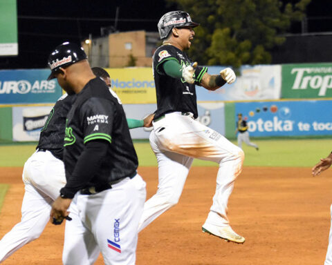 Bethancourt decides and the Stars qualify