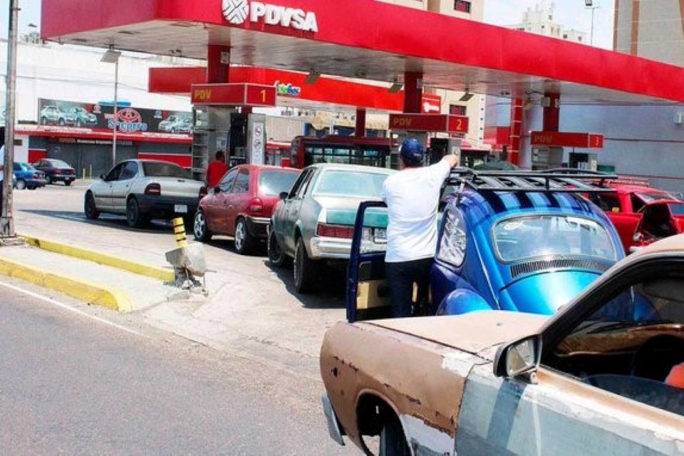 Between queues, unemployment and complaints: gasoline shortages persist in the regions