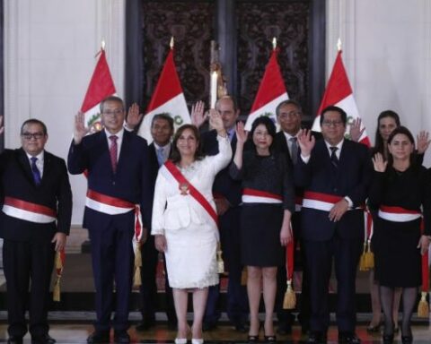 Boluarte dice buscará consolidar la democracia y gobernabilidad en Perú