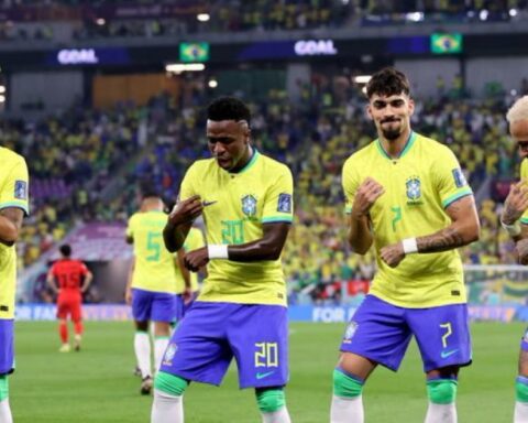 Brazil flies towards the 'hexa' remembering Pelé