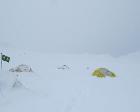 Brazilian expedition to Antarctica researches environmental damage