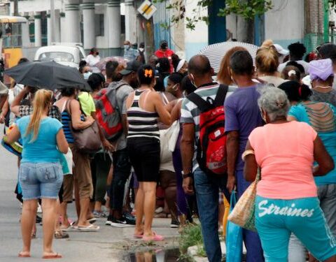 Cuba, coleros, colas