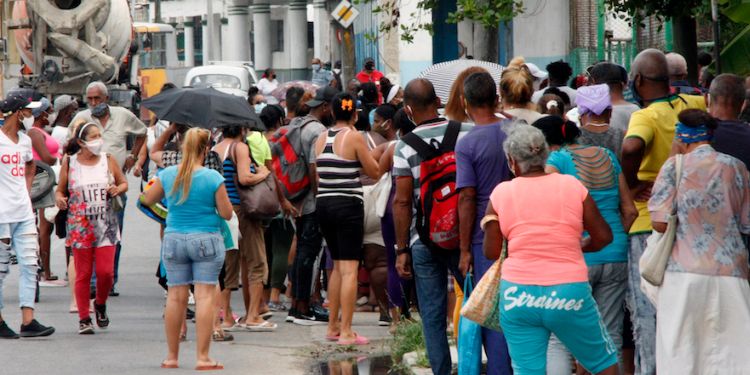 Cuba, coleros, colas