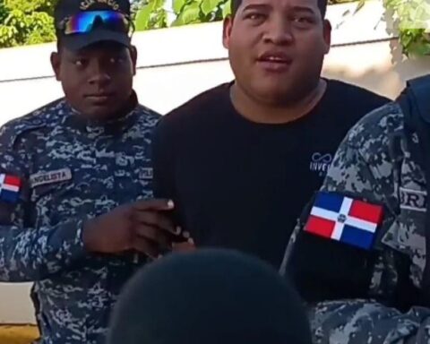 Butter arrived escorted by members of the National Police, who immediately took him inside the prosecutor's office in Monte Plata.