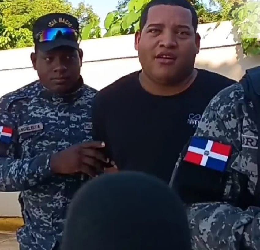 Butter arrived escorted by members of the National Police, who immediately took him inside the prosecutor's office in Monte Plata.