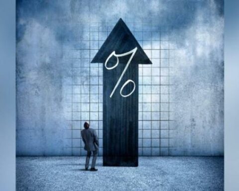 By 2023, the strategy of raising rates to control inflation is being followed