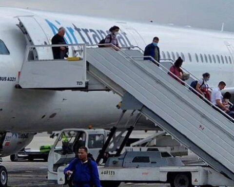 turismo, aerolínea, Air transat, La Habana, canadiense