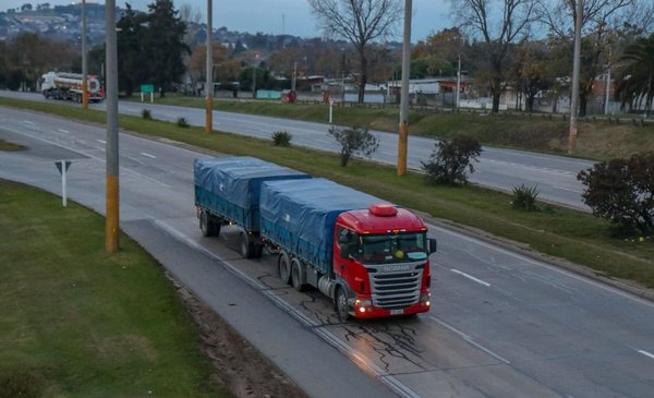 Cargo transportation: Argentine freight forwarders will not be able to collect cash trips in Uruguay