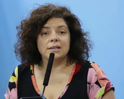 Carla Vizzotti announced the arrival of bivalent vaccines in the country