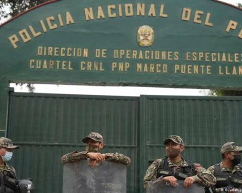 Castillo ratifies asylum request before Mexican ambassador