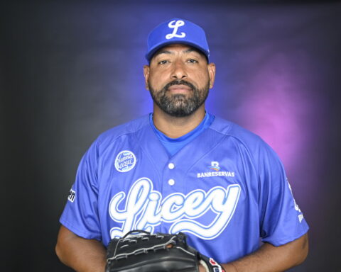 César Valdez, elected "Pitcher of the Year"