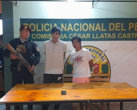 Chiclayo: They used a motorcycle to snatch cell phones and are captured