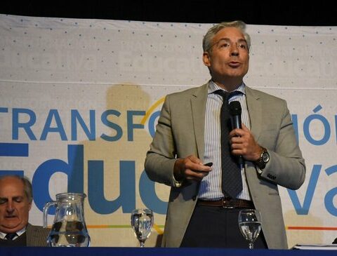 Codicen approved new teacher training plans so that future teachers have a university degree