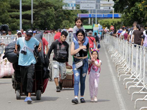 Colombia and Venezuela fully open border crossing on January 1