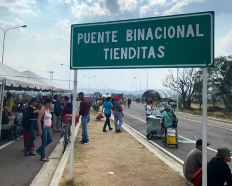 Colombia and Venezuela reopen the 'tienditas' bridge on January 1