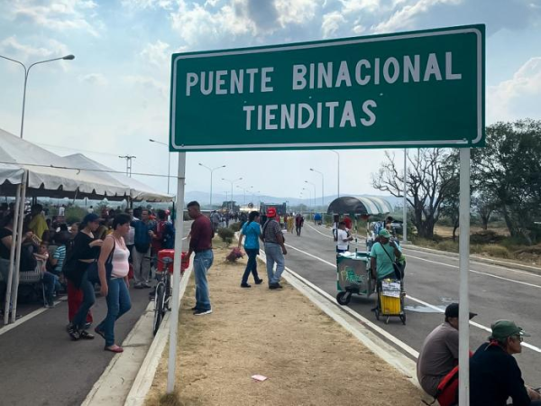 Colombia and Venezuela reopen the 'tienditas' bridge on January 1