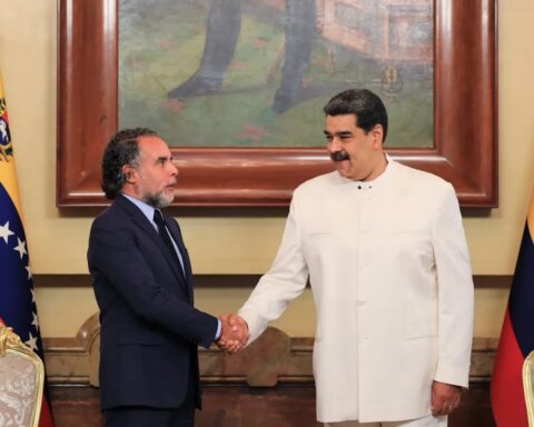 Colombia and Venezuela review progress in their relations