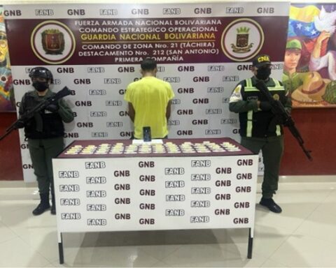 Colombian airliner expelled 91 cocaine finger cots