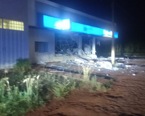 Commando-type assault at the Regional Bank branch in Itapúa
