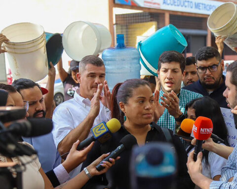 Community leaders protested the shortage of water in Caracas