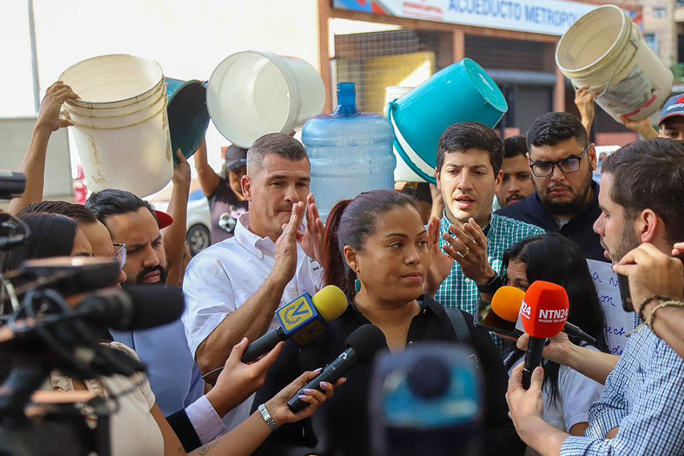 Community leaders protested the shortage of water in Caracas