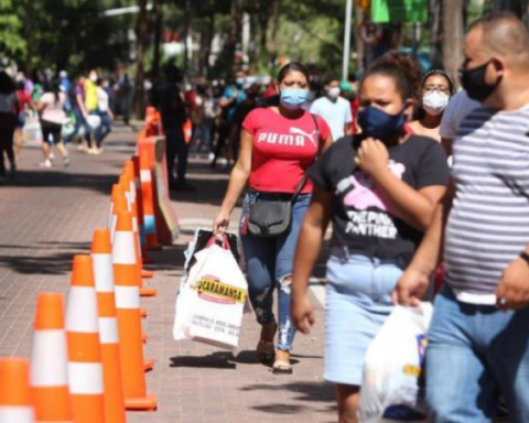 Consumer confidence drop deepens