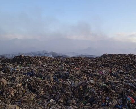 Controlled fire at the Palo Negro landfill
