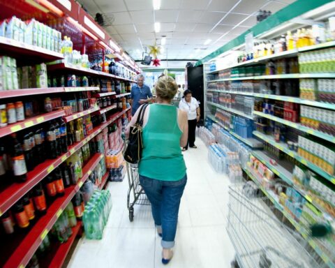 Cost of the basic food basket increases in 12 capitals surveyed by Dieese