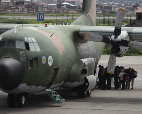 Costa Rica begins to repatriate tourists stranded by crisis in Peru