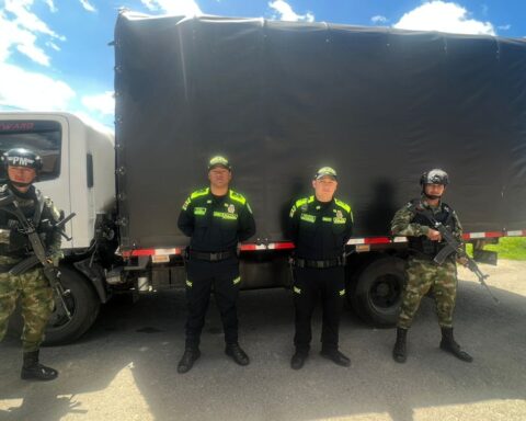 Crime does not stop, thieves stole a truck from the Army